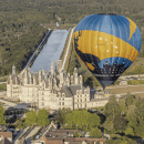 En montgolfière au-dessus du château de Chambord ©Les Compagnons du Vent