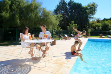 Hébergement en famille avec piscine ©Ludovic Letot