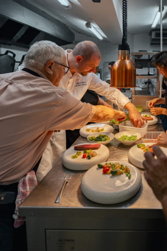 Cours de cuisine à la Botte d'asperges - Dressage de l'assiette ©Loan Naze-ADT41