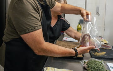 Cours de cuisine à la Botte d'asperges - Magret sous-vide ©Loan Naze-ADT41